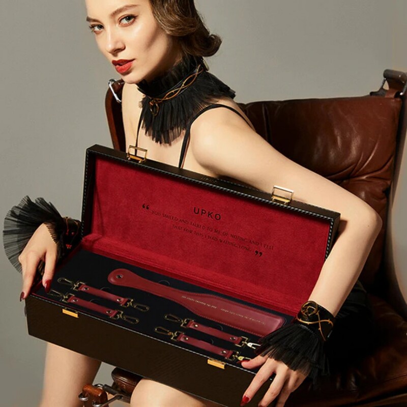Набор BDSM Чемодан Желаний кожанный красный Kinky Tools Set UPKO