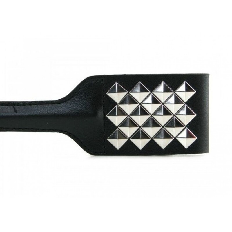 Стек із заклепками двосторонній Sex & Mischief Studded Square Crop 57.2 см Стек із заклепками двосторонній Sex & Mischief Studded Square Crop 57.2 см