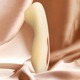 Вакуумный стимулятор клитора Sweet Em Velvet Lure, желтый