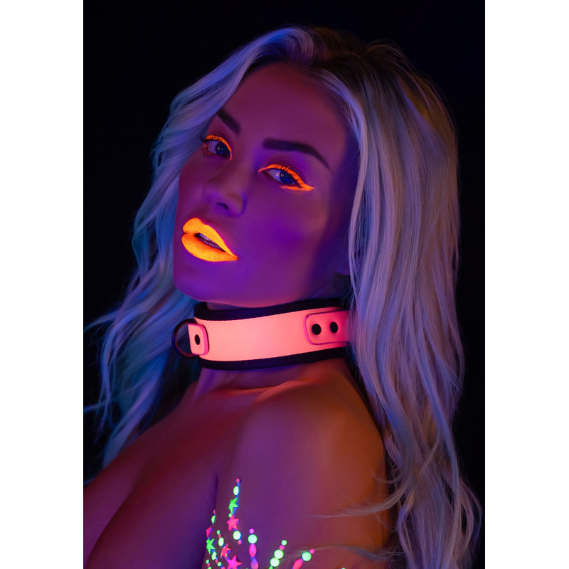 Ошейник с поводком светящийся в темноте Taboom Glow In the Dark Collar and Chain Leash, розовый