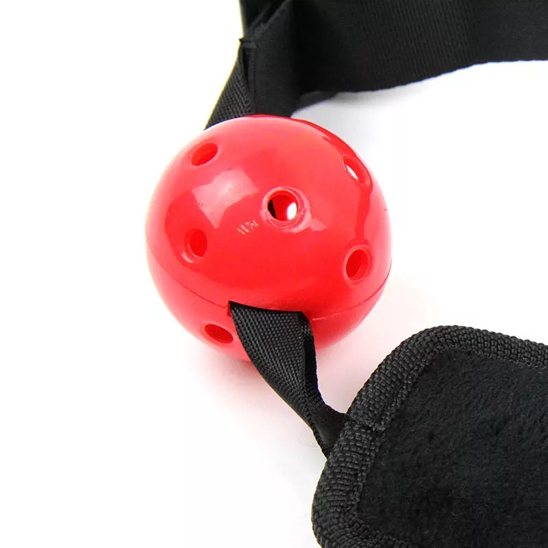 Набор из кляпа с красным шариком и наручников Roоmfun Ball Gag and Wrist Restraint Set, черный