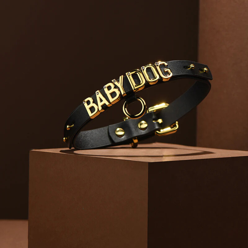 Чокер с надписью PUPPY от UPKO из итальянской кожи, чёрный с золотой фурнитурой