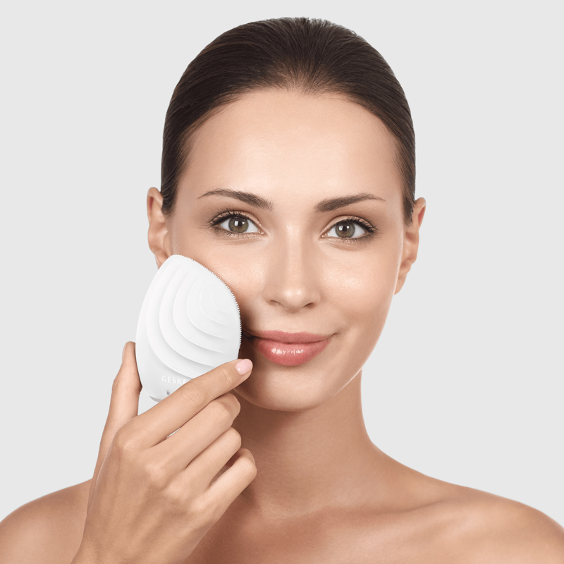 Электронная ультразвуковая щетка для лица GESKE Sonic Facial Brush 5в1 white
