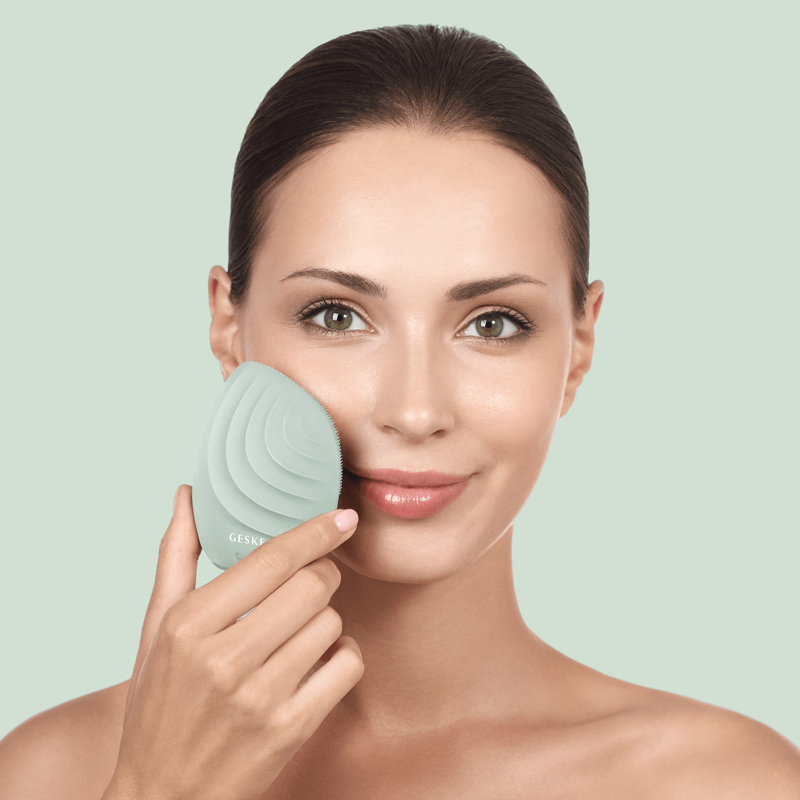 Электронная ультразвуковая щетка для лица GESKE Sonic Facial Brush 5в1 green
